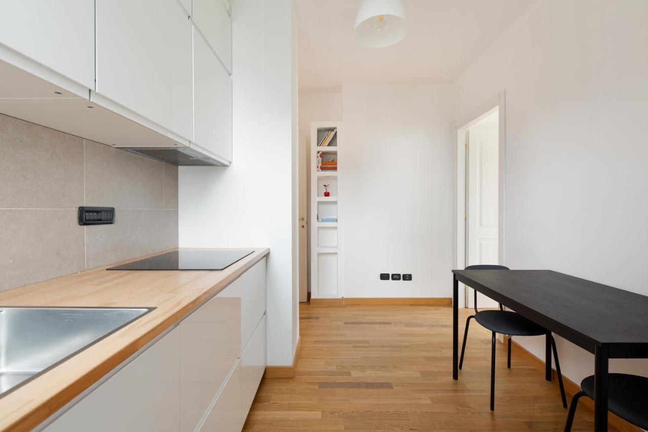 Milan Comfy Apartment X3 - With Balcony ภายนอก รูปภาพ